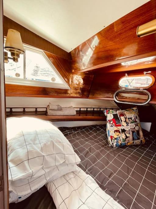 Hotel Vintage Classic 70S Boat! San Adrián de Besós Zewnętrze zdjęcie