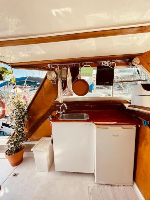 Hotel Vintage Classic 70S Boat! San Adrián de Besós Zewnętrze zdjęcie