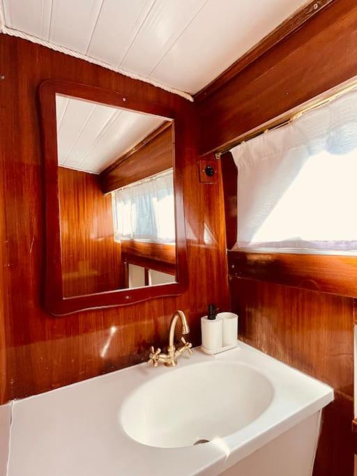 Hotel Vintage Classic 70S Boat! San Adrián de Besós Zewnętrze zdjęcie