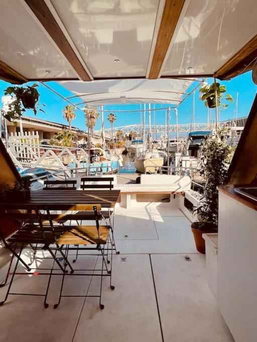 Hotel Vintage Classic 70S Boat! San Adrián de Besós Zewnętrze zdjęcie