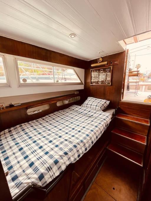 Hotel Vintage Classic 70S Boat! San Adrián de Besós Zewnętrze zdjęcie