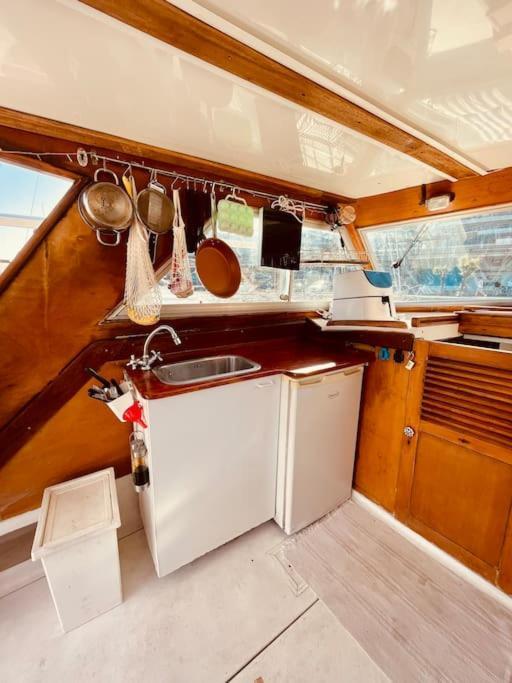 Hotel Vintage Classic 70S Boat! San Adrián de Besós Zewnętrze zdjęcie