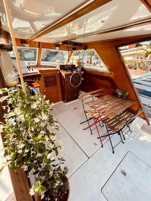 Hotel Vintage Classic 70S Boat! San Adrián de Besós Zewnętrze zdjęcie