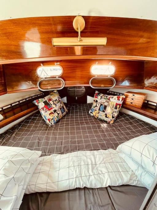 Hotel Vintage Classic 70S Boat! San Adrián de Besós Zewnętrze zdjęcie