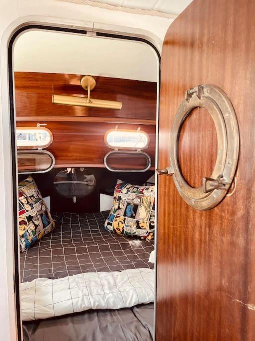 Hotel Vintage Classic 70S Boat! San Adrián de Besós Zewnętrze zdjęcie